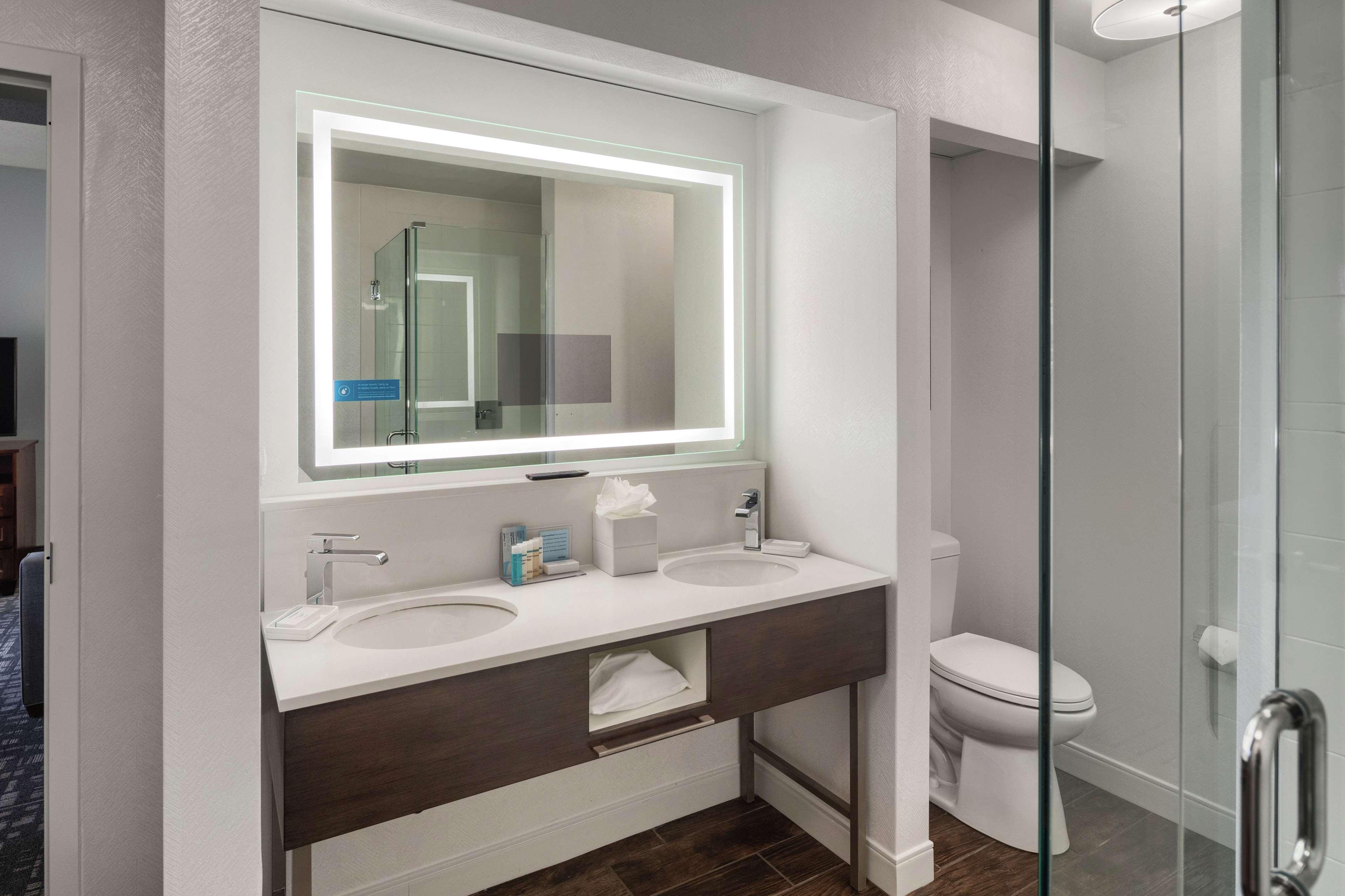 Hampton Inn Louisville Northeast Exterior foto