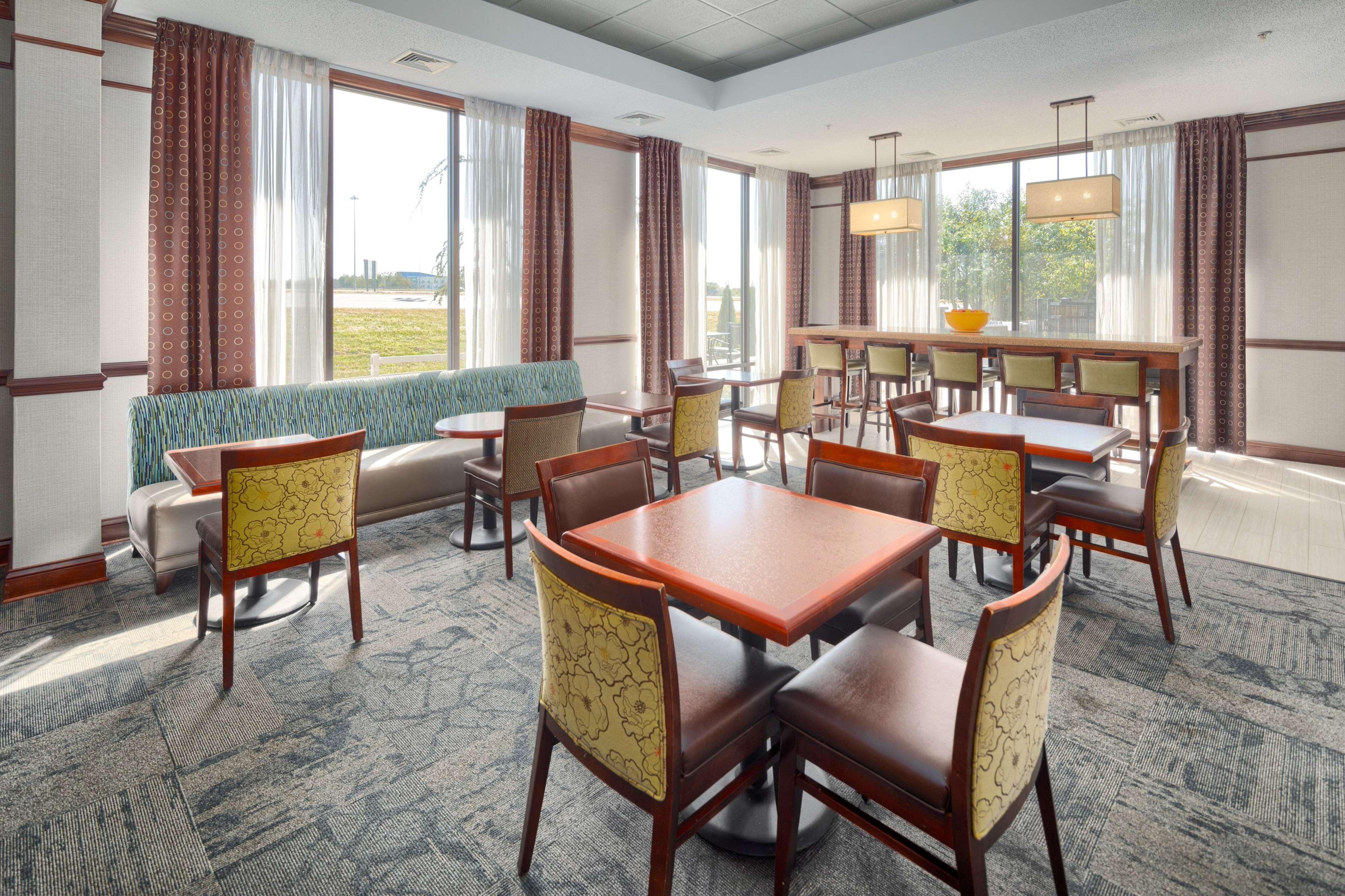 Hampton Inn Louisville Northeast Exterior foto