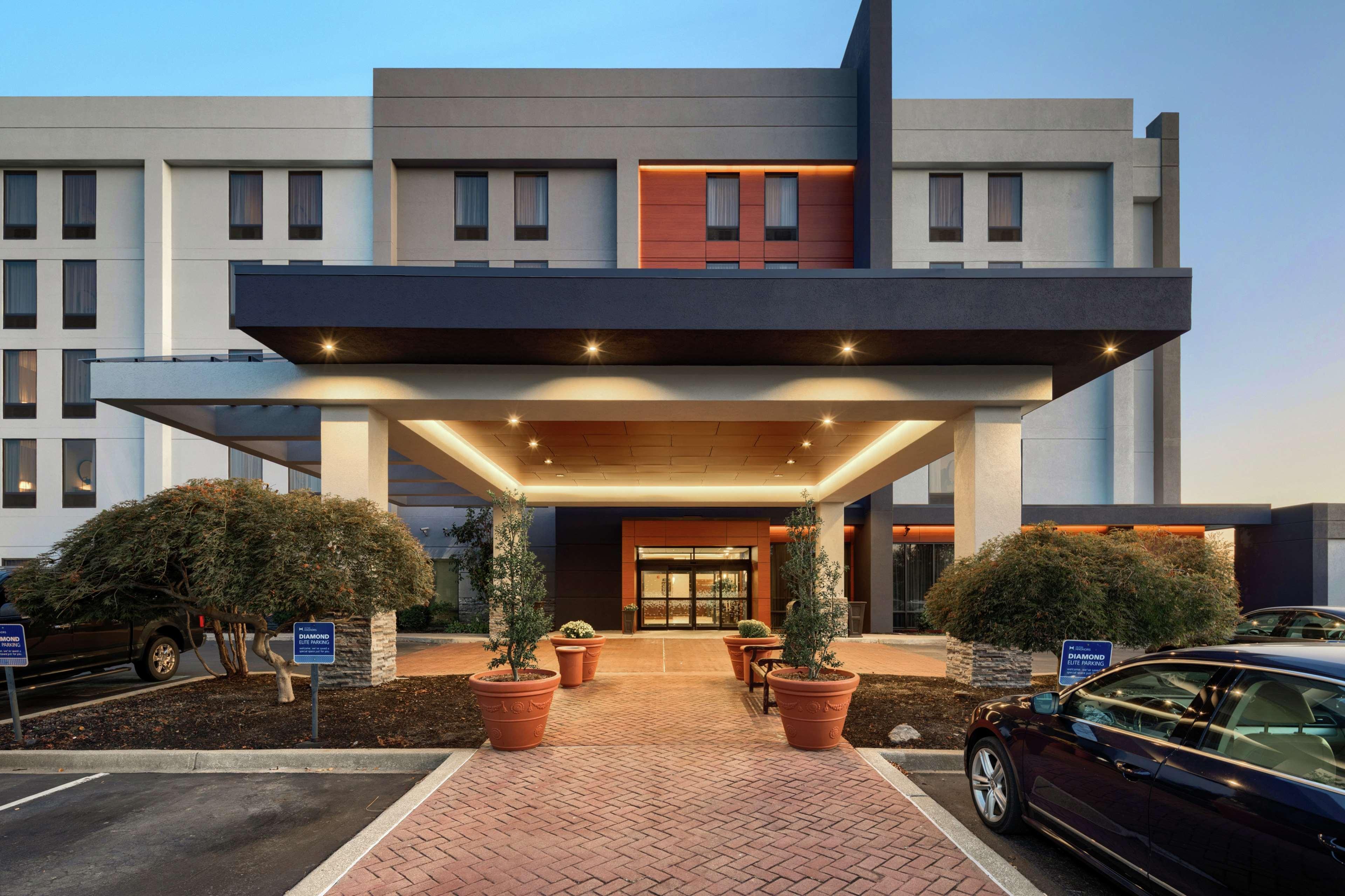 Hampton Inn Louisville Northeast Exterior foto