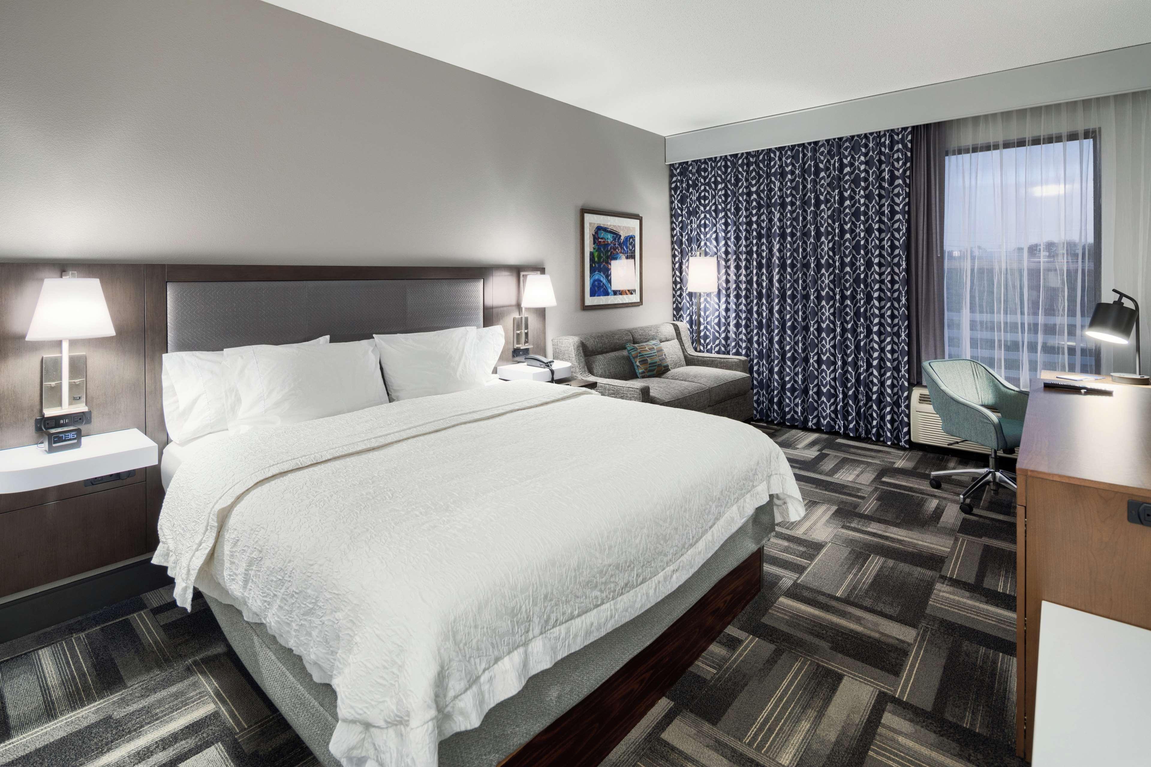 Hampton Inn Louisville Northeast Exterior foto