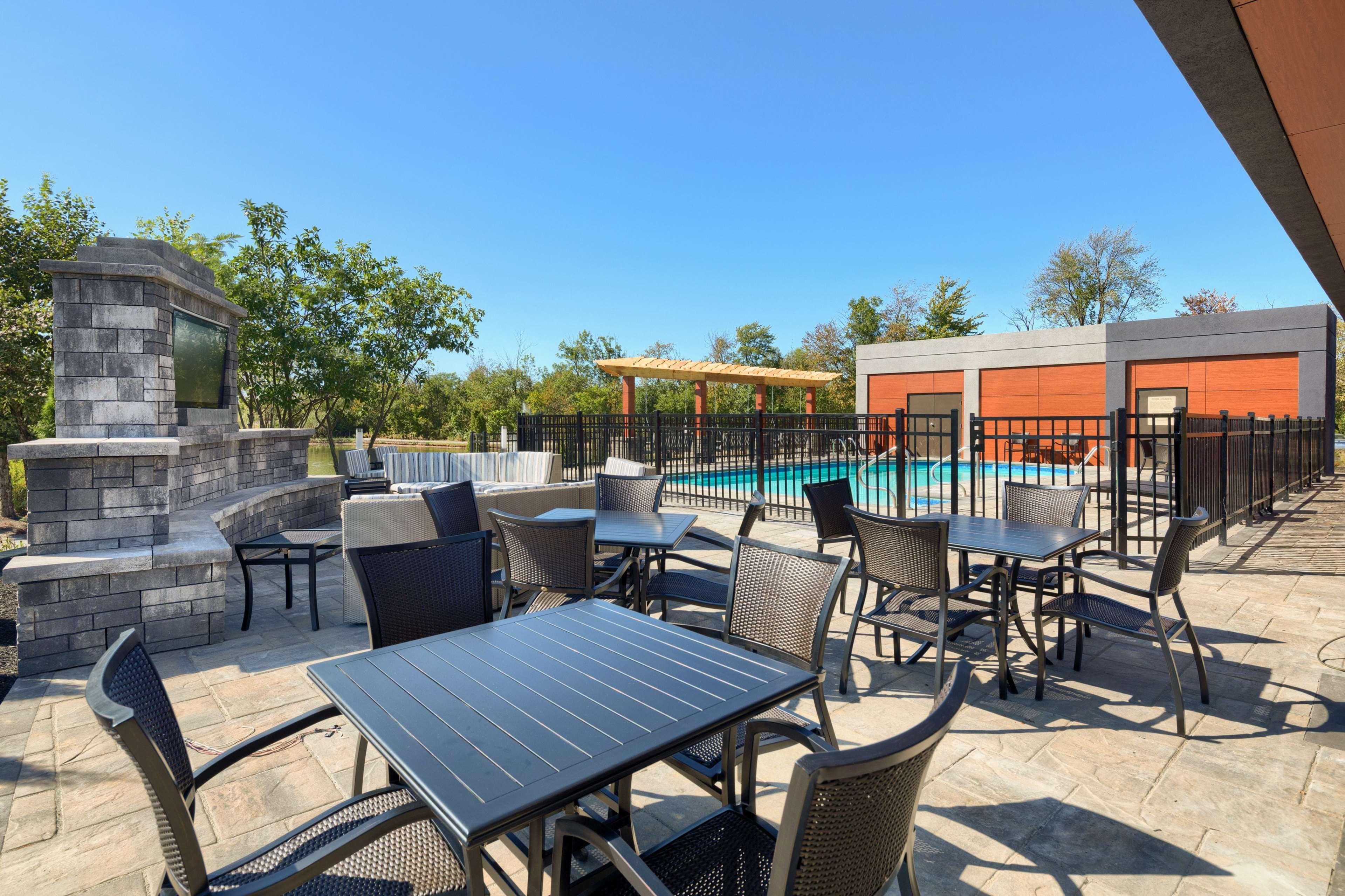 Hampton Inn Louisville Northeast Exterior foto