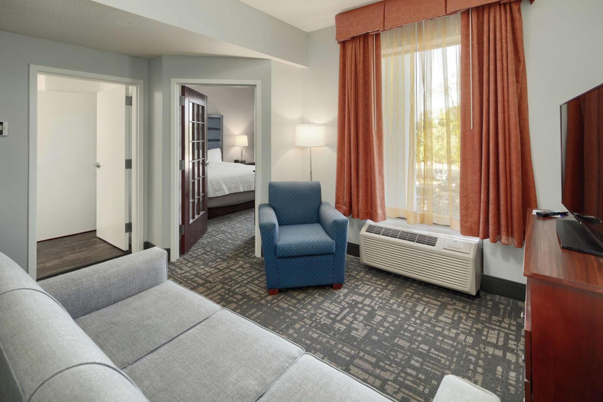 Hampton Inn Louisville Northeast Exterior foto